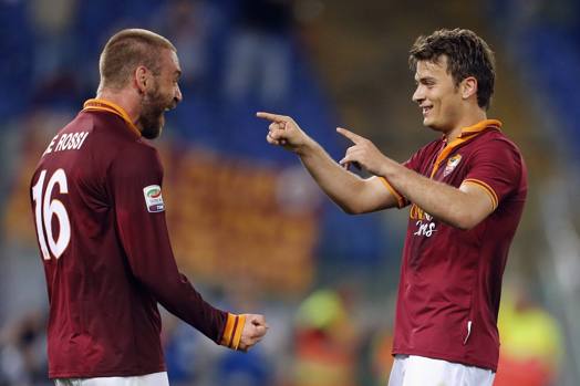 Poi Ljajic riconosce il merito del gol a De Rossi. Action Images